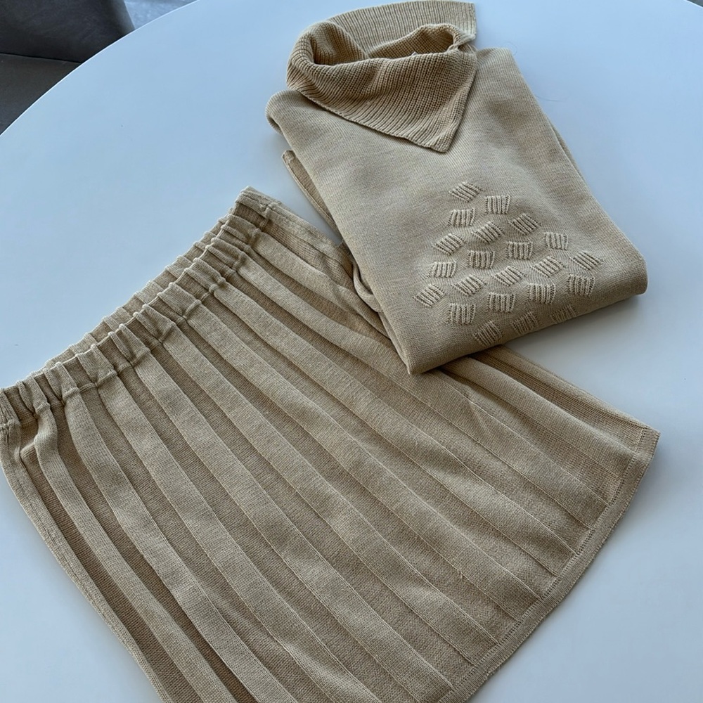 Two piece wool set - skirt and sweater